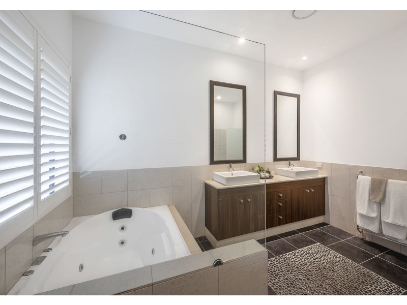 46 Bundaleer Street, Brookfield QLD 4069