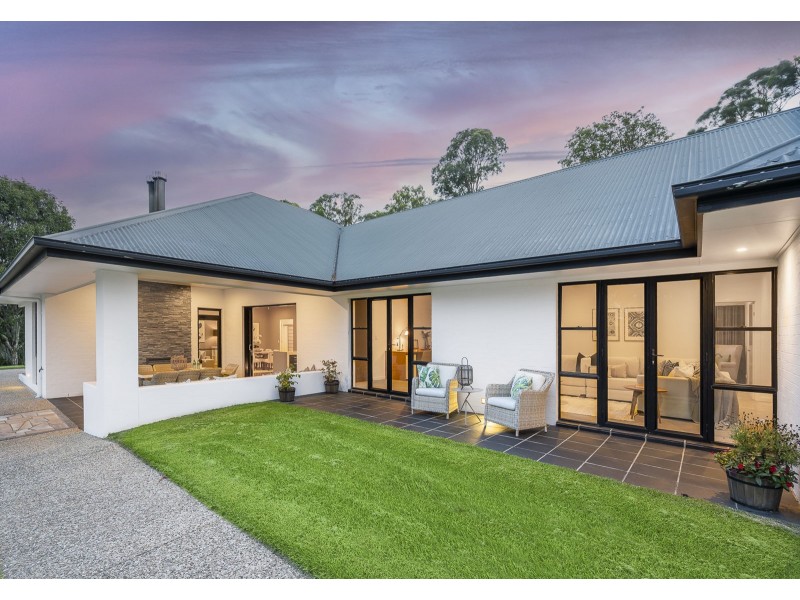 46 Bundaleer Street, Brookfield QLD 4069