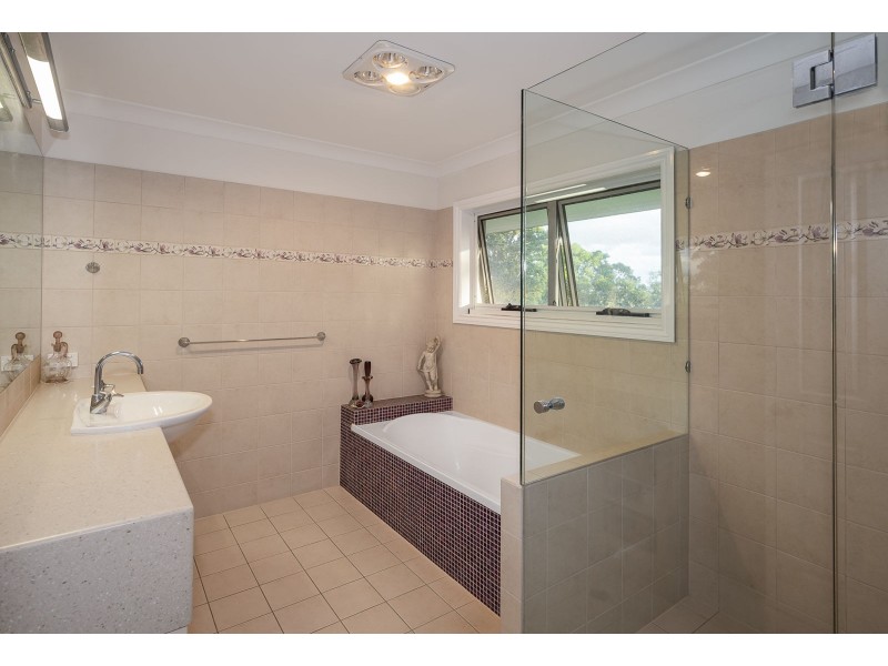 20 Royston Street, Brookfield QLD 4069