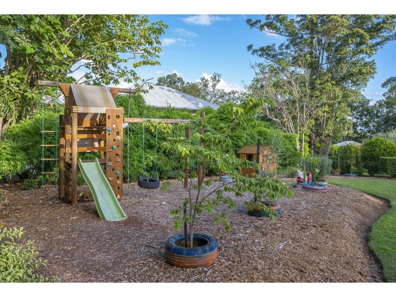 20 Royston Street, Brookfield QLD 4069