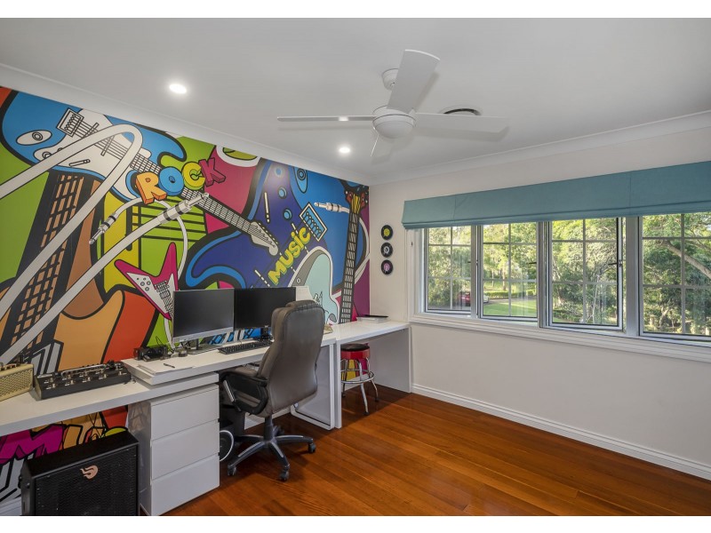 20 Royston Street, Brookfield QLD 4069