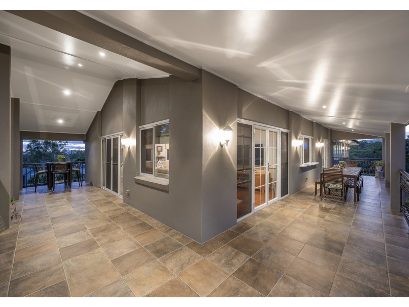 20 Royston Street, Brookfield QLD 4069