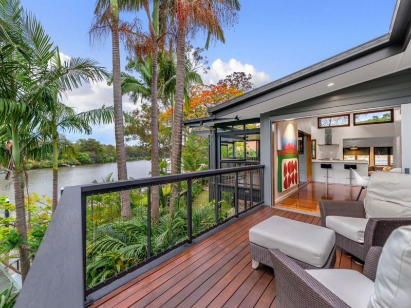 8 Long St West, Graceville QLD 4075