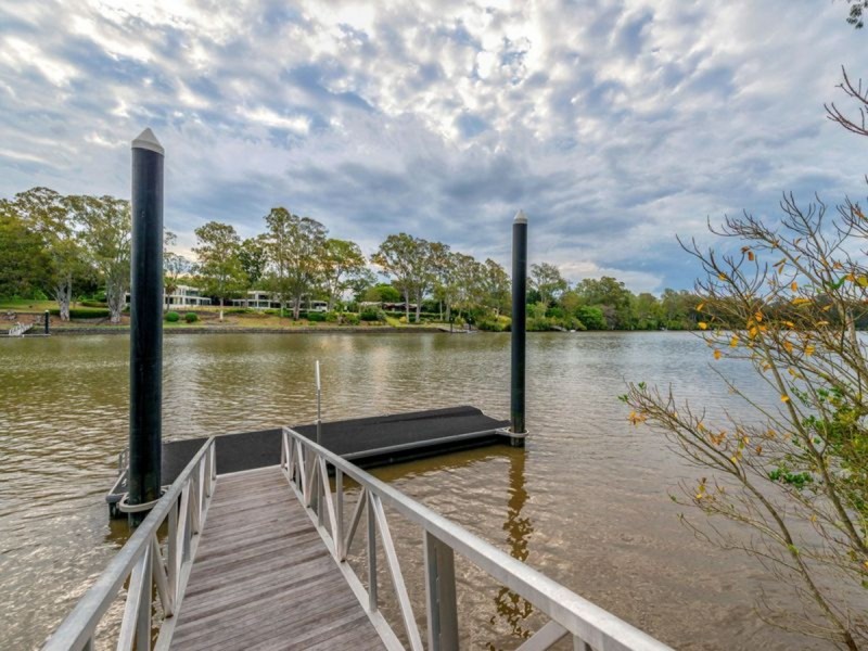 8 Long St West, Graceville QLD 4075