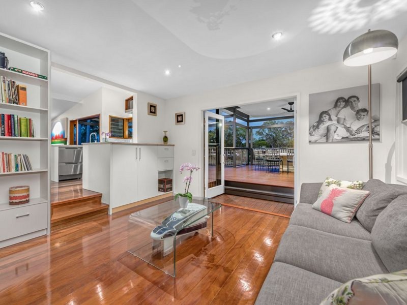 8 Long St West, Graceville QLD 4075