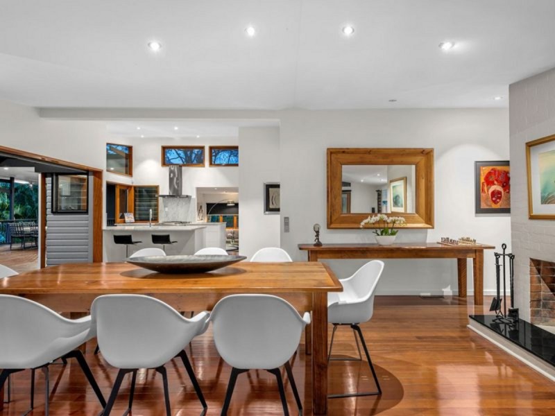 8 Long St West, Graceville QLD 4075