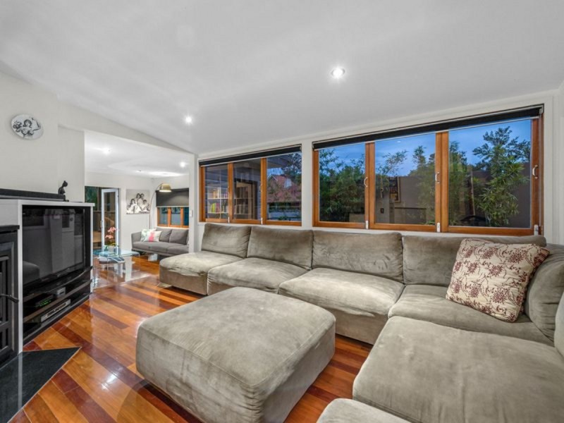 8 Long St West, Graceville QLD 4075