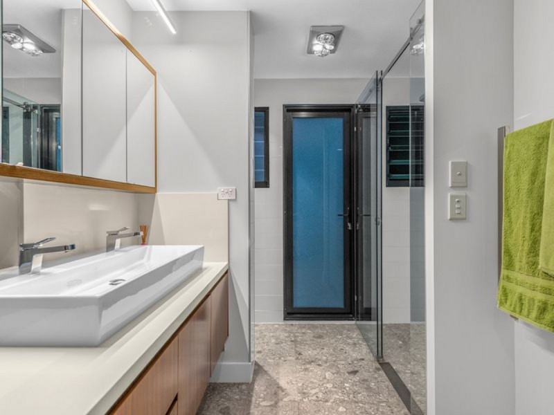 8 Long St West, Graceville QLD 4075