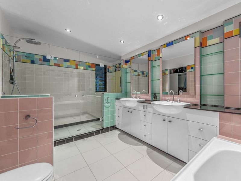 8 Long St West, Graceville QLD 4075