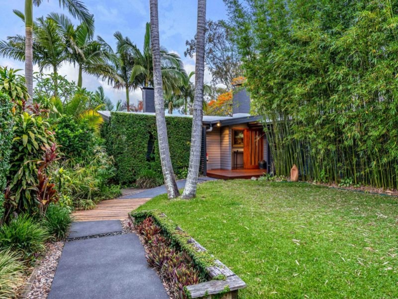 8 Long St West, Graceville QLD 4075