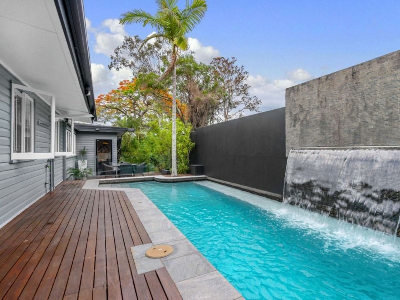 8 Long St West, Graceville QLD 4075