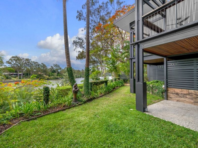 8 Long St West, Graceville QLD 4075