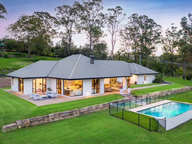 46 Bundaleer Street, Brookfield QLD 4069