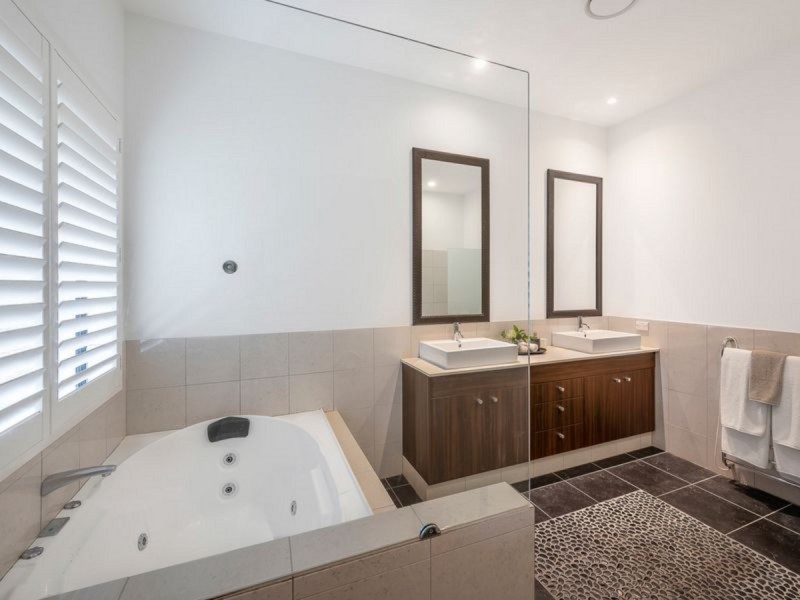 46 Bundaleer Street, Brookfield QLD 4069