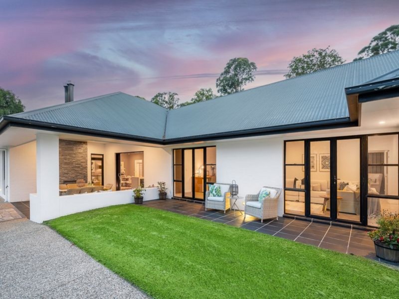 46 Bundaleer Street, Brookfield QLD 4069