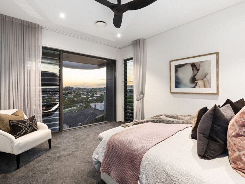 11 Ryan Avenue, Balmoral QLD 4171