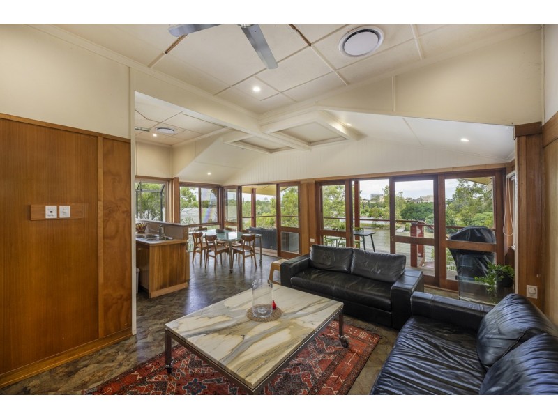 27 Dudley Street, Highgate Hill QLD 4101