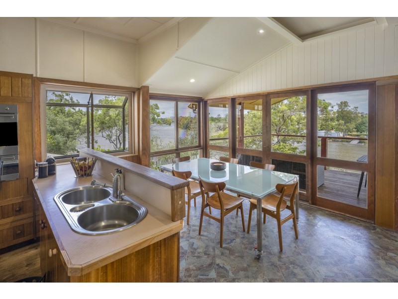 27 Dudley Street, Highgate Hill QLD 4101