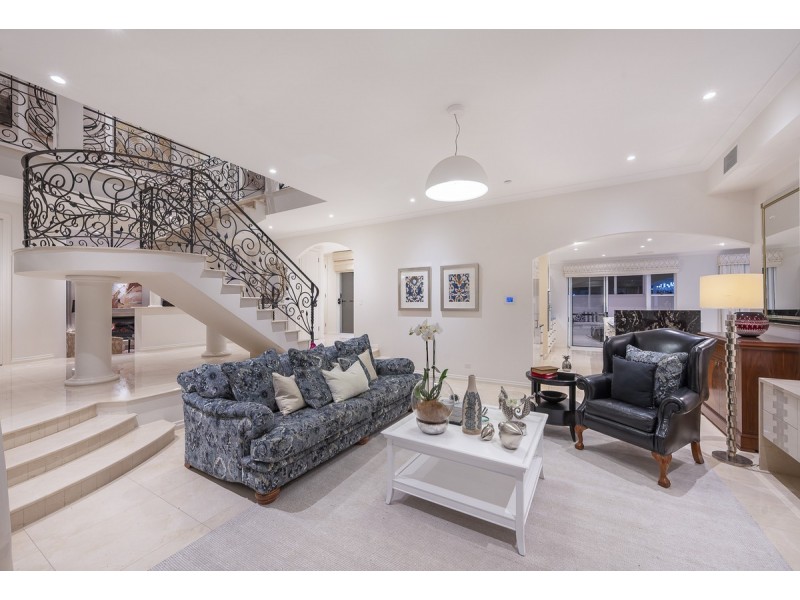 22 Glencairn Avenue, Indooroopilly QLD 4068