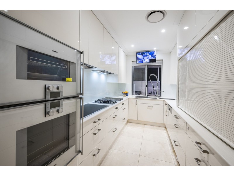22 Glencairn Avenue, Indooroopilly QLD 4068