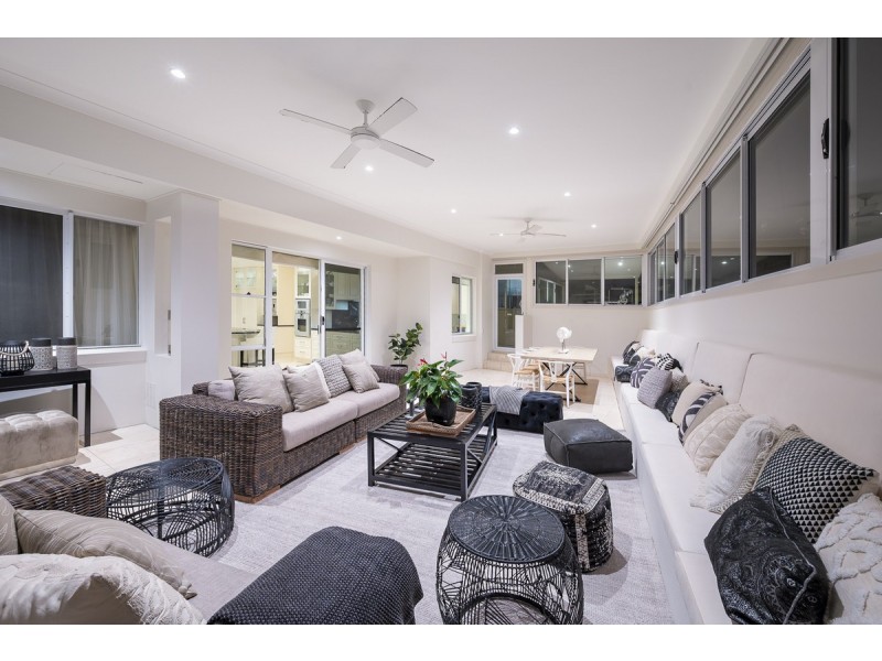 22 Glencairn Avenue, Indooroopilly QLD 4068