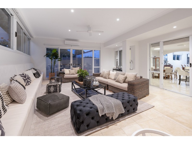 22 Glencairn Avenue, Indooroopilly QLD 4068