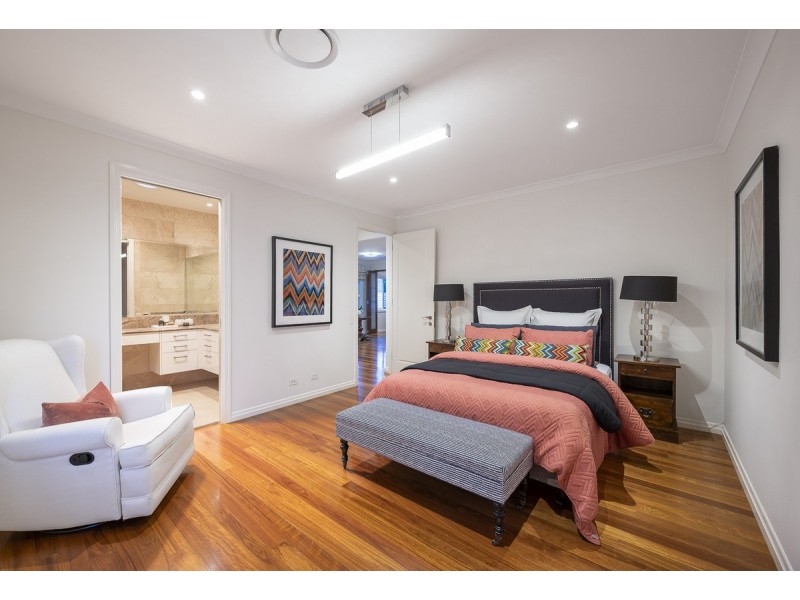 22 Glencairn Avenue, Indooroopilly QLD 4068