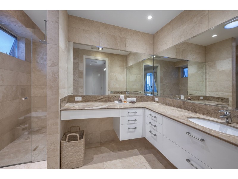22 Glencairn Avenue, Indooroopilly QLD 4068