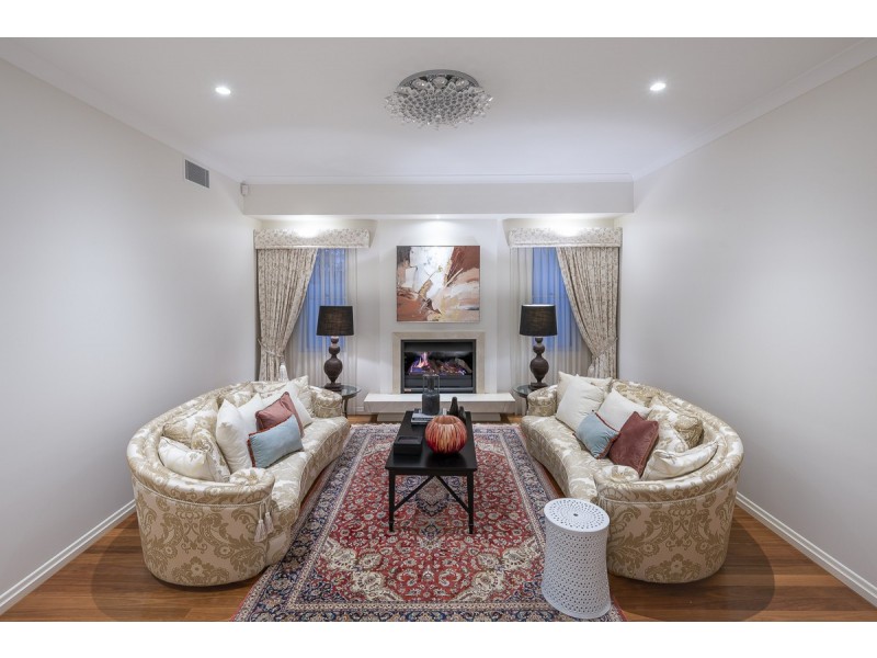 22 Glencairn Avenue, Indooroopilly QLD 4068