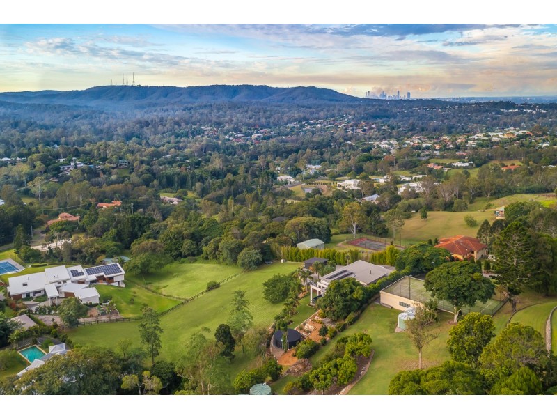 45 Royston Street, Brookfield QLD 4069