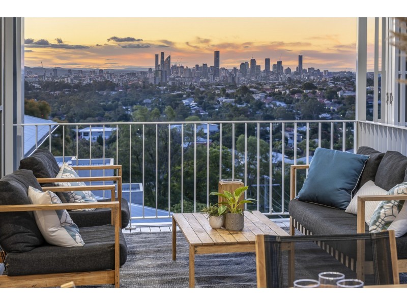 5 Harbut Street, Holland Park West QLD 4121