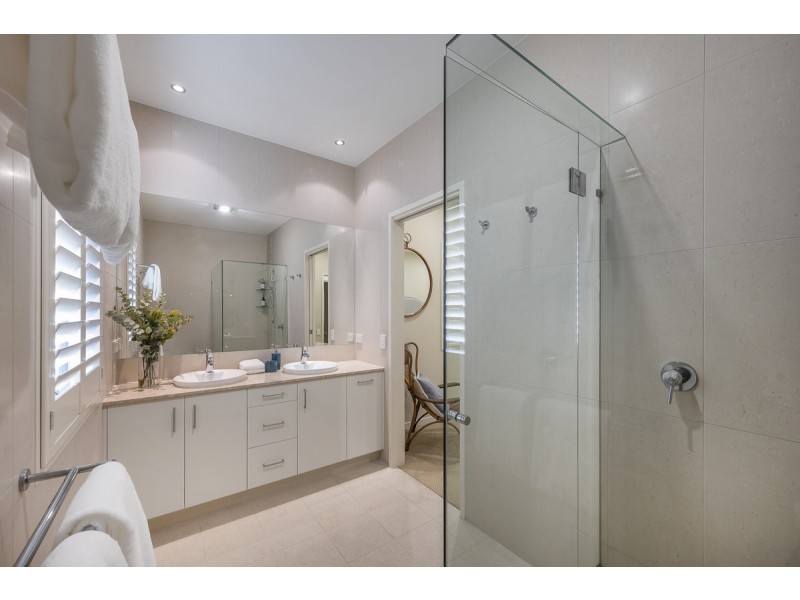 5 Harbut Street, Holland Park West QLD 4121