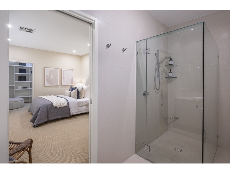 5 Harbut Street, Holland Park West QLD 4121