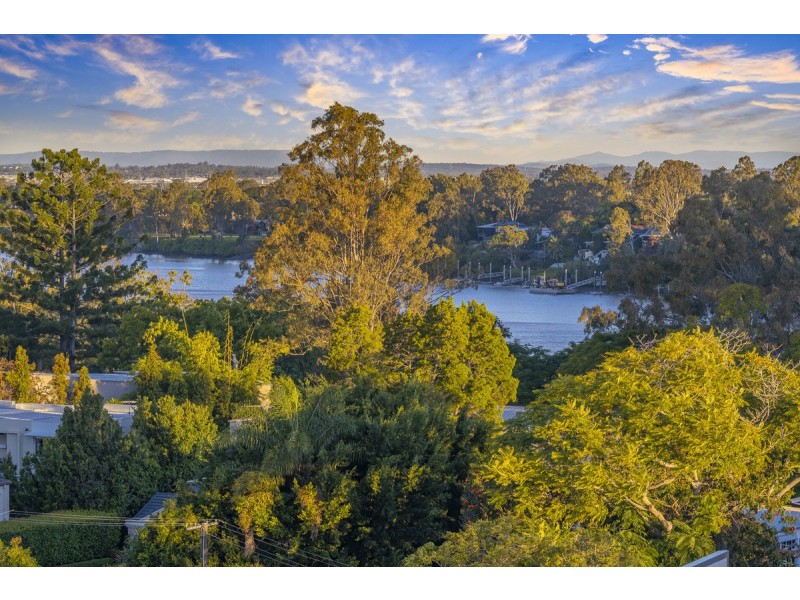 17 Glencairn Avenue, Indooroopilly QLD 4068