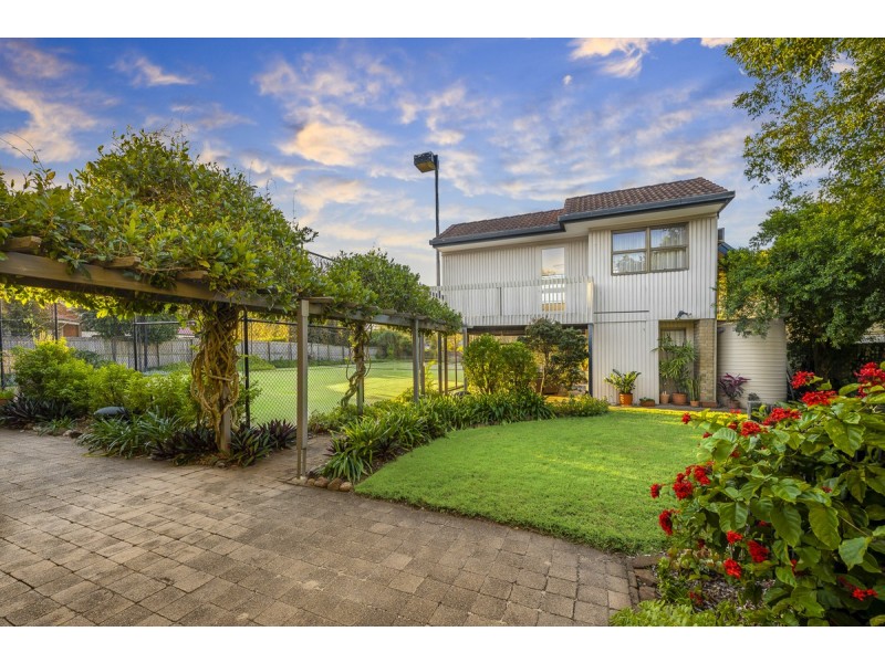 17 Glencairn Avenue, Indooroopilly QLD 4068