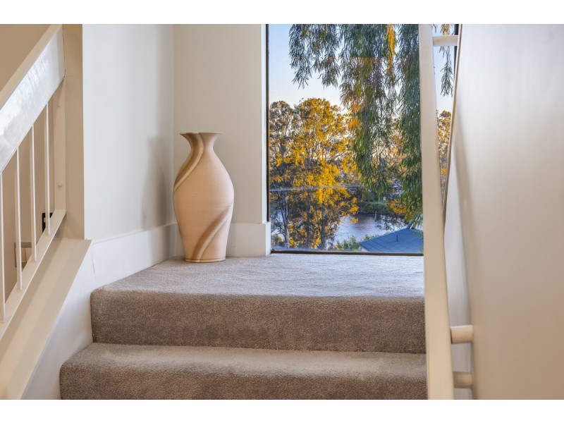 17 Glencairn Avenue, Indooroopilly QLD 4068