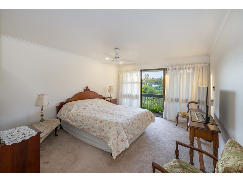 17 Glencairn Avenue, Indooroopilly QLD 4068