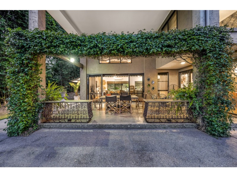 5 Robertson Place, Fig Tree Pocket QLD 4069