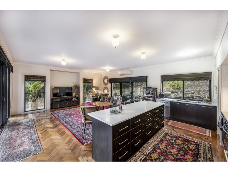 5 Robertson Place, Fig Tree Pocket QLD 4069