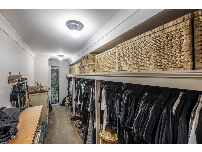 5 Robertson Place, Fig Tree Pocket QLD 4069