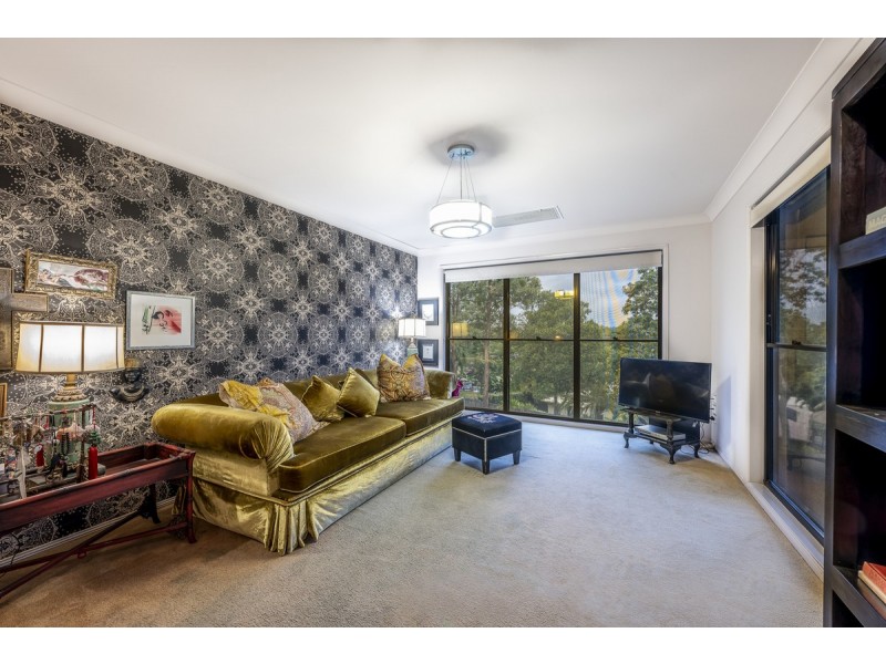 5 Robertson Place, Fig Tree Pocket QLD 4069