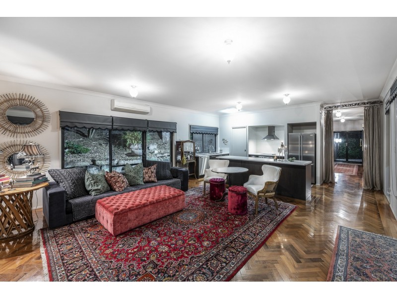 5 Robertson Place, Fig Tree Pocket QLD 4069