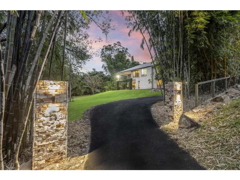 5 Robertson Place, Fig Tree Pocket QLD 4069