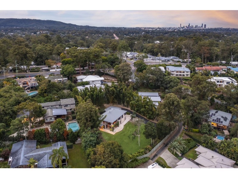 5 Robertson Place, Fig Tree Pocket QLD 4069
