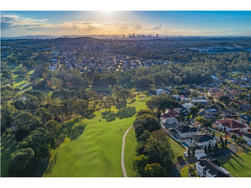 34 Fairway Place, Carindale QLD 4152