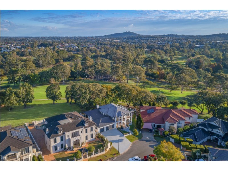 34 Fairway Place, Carindale QLD 4152