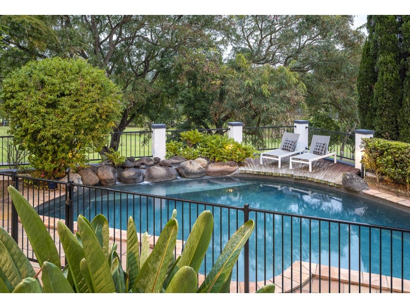 34 Fairway Place, Carindale QLD 4152