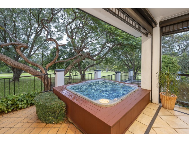 34 Fairway Place, Carindale QLD 4152