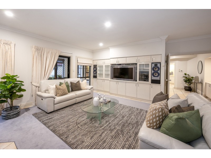 34 Fairway Place, Carindale QLD 4152