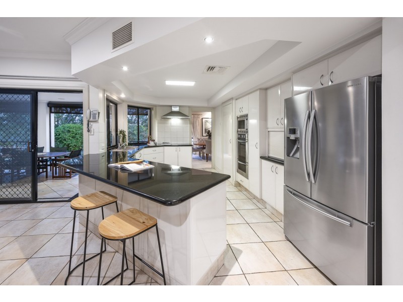 34 Fairway Place, Carindale QLD 4152